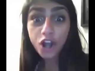 Mia Khalifa Reagindo ao V&iacute;deo do Rodolfo de Almeida Colmanetti